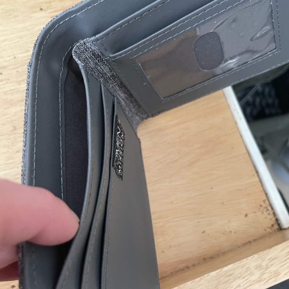 RFID Wallet - Picture 3 of 6